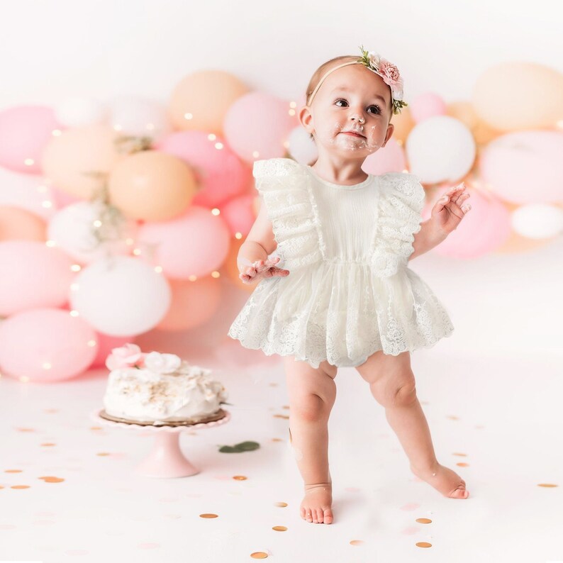 Robe bébé fille blanche Dentelle Romper - Créatrice ETSY : AmimamiDoll 
