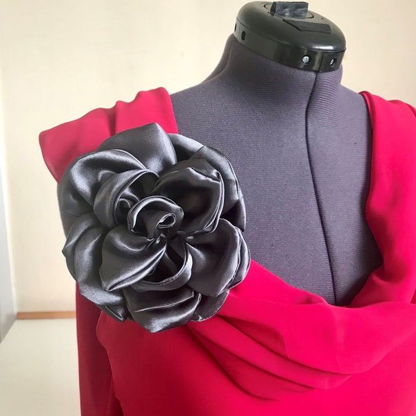 Schultercorsage oversized Extra große Blumen Broschen Wunderschöne Anstecknadel dunkelgrau