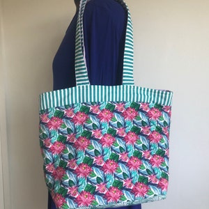 Schultertasche Tote Bag, Henkeltasche mit Langem Blumenmotiv in Grün und Pink