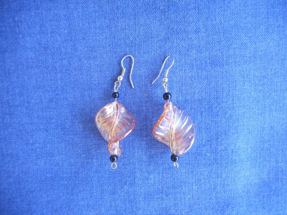 Carnival Glass Twisted Leaf Dangle Earrings - image 1