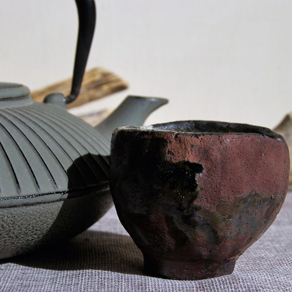 Kurinuki Chawan Raku Keramiktasse Kupfermatte und Glasur, handgemachte Tasse für Teezeremonie, OOAK Wabisabi Geschenk für Freund für einen Sammler