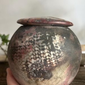 Små kremeringsurnor Raku keramikbehållare med lock keramik keramik OOAK kintsugi reparerat lock, keramik urna katt, hund minneskista