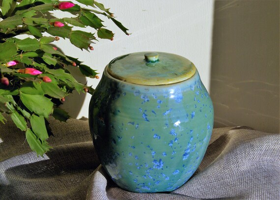 Crystalline Cremation Urn for Pets and Humans
