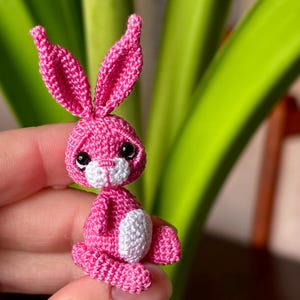 Mini Crochet Bunny – Tiny Pink Amigurumi Rabbit – Micro Plush Toy – Dollhouse Bunny – Handmade Collectible Gift – Unique Surprise
