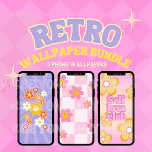 Può includere: Un pacchetto di tre sfondi per telefono a tema retrò. Gli sfondi presentano disegni floreali e le parole "Self Love Club". Lo sfondo è rosa con un motivo a rombi e stelle.