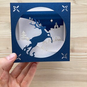 Carte Pop-Up de Fêtes de Fin d'Année - Cerf Saute dans la Neige - Fait Main - Éditions La Girouette - Artisanale - Bonne année - Noël
