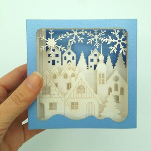 Carte de Noël Pop-Up Artisanale - Ville Sous Neige Bleu Glacial - Editions la Girouette