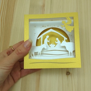 Carte Pop-Up 3D de Noël - Crèche de Nativité en Or Découpée au Laser
