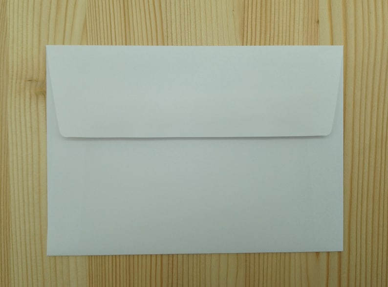 Carte pop-up représentant des renards dans la montagne. Elle est fait-main, éco-responsable, made in France et artisanale. Nous filtrons nos fumées. Son papier est FSC. Amour, souvenir, anniversaire, amitié, c'est à vous de choisir.