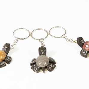 Porte-clés naturel tortue en marbre de 2 po. - Achat de la Fondation Turtleman (un porte-clés)