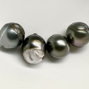 Tahtian Pearl-4 pcs of 11-12 mm Cheap quality Tahitian Cultured pearls, Sold by Lot, Lot20816X-1112-080622-6