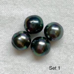 ¡Color intenso! ¡Brillo! Perla de Tahití, tonos verde, negro y azul. 4 piezas de perlas cultivadas de Tahití de 10-11 mm, redondas/ovaladas. Se vende por juego. 031325-3/4/5