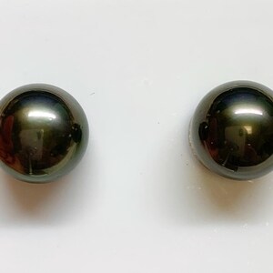 Tahitian pearl, 10.7 mm , AAA Face up clean, Tahitian Cultured pearls, Sold by pair, Lot19348-1011-021325-9w