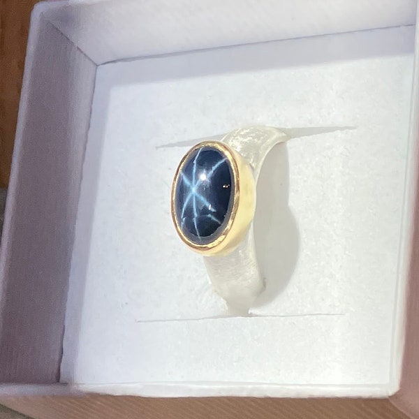 Sternsaphirring - Saphirring -  Stern  - Elegant - dunkelblau - 18 karat Goldfassung -  925er Silberring - Größe 55/ 17,5