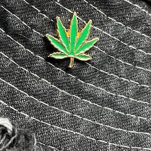Happy Leaf Pin, Rucksack Pin, Schlüsselband Pin, Hut Pins, Trendy, Hipster, 420, Raucher Zubehör, Kiffer, Kiffer Geschenke, Kräuter, Pflanzen Pins