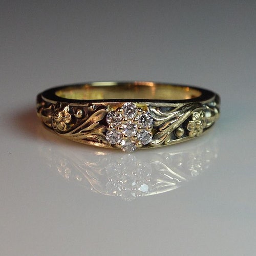 Carved Victorian Style 18k Diamond Ring - Etsy