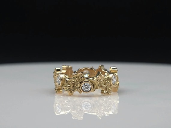 Floral Elegance 18k Yellow Gold & Lab-Grown Diamonds Bezel Band