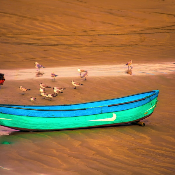 Boat, fishing boat, Ecuador, Puerto Lopez, color photograph, color boat, seascape, canvas or paper, ocean, fisherman, coast, South America.