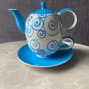 Whittard of chelsea Tea for One Set Teapot, Cup, Saucer blue and white