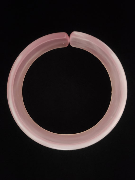 1950s Lavender Pink Moonglow Lucite Bangle | 50s … - image 6