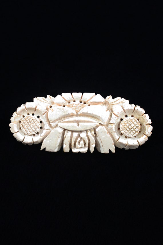 1930s Carved and Pierced Cream Brooch | 30s Vinta… - image 1