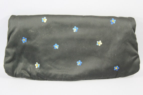 1930s Black Silk Floral Embroidered Fold Over Clu… - image 4