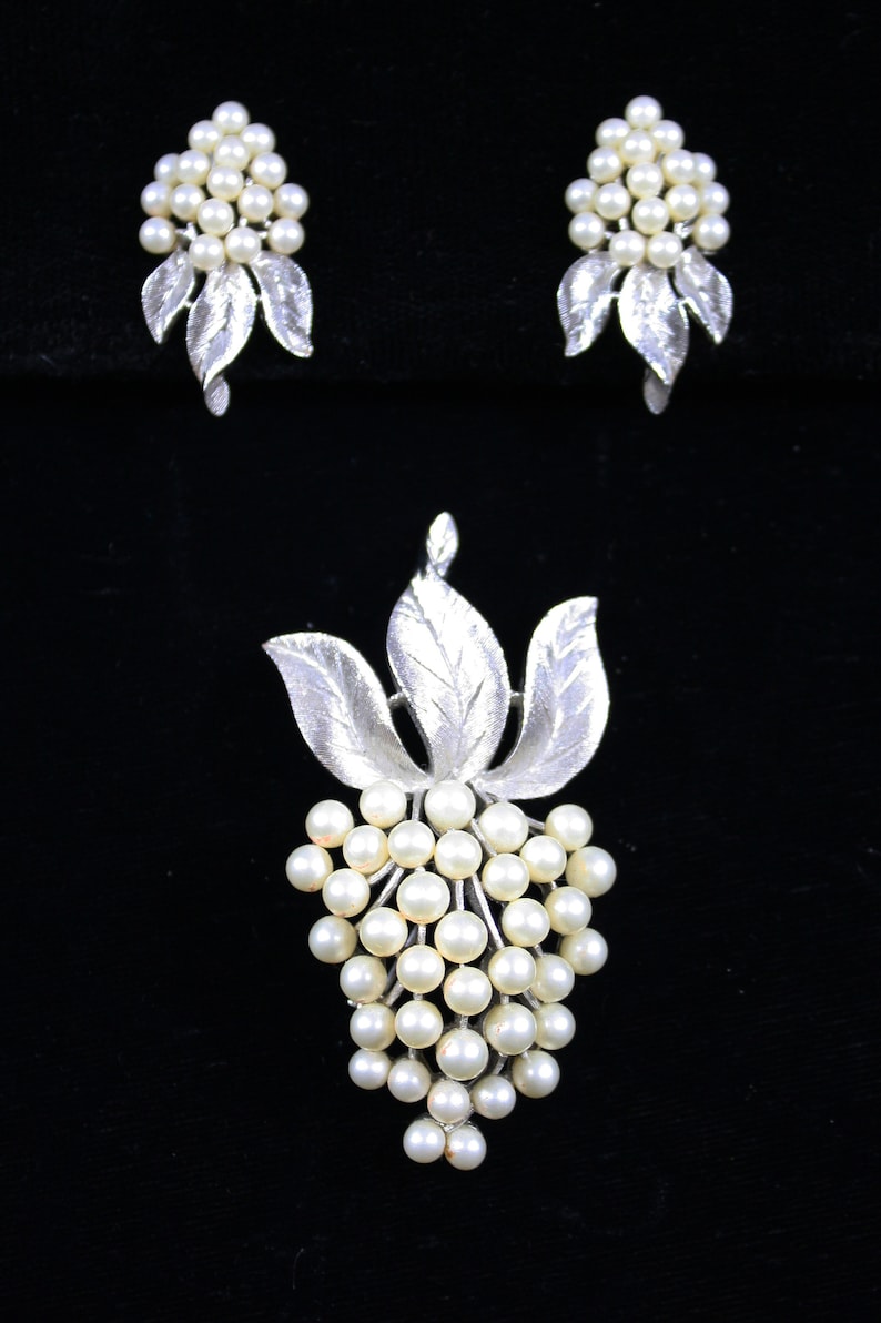 1960s Crown Trifari Pearl Grape Cluster Brooch and Earrings 60s Vintage Silver Tone and Pearl Jewelry Set