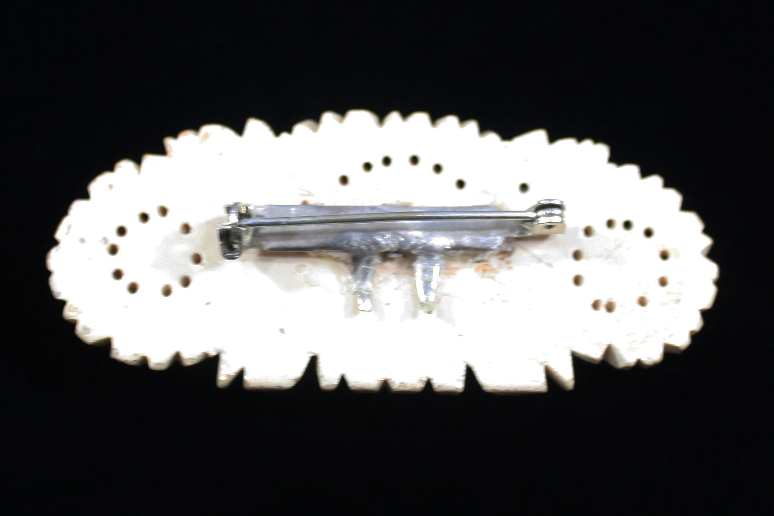 Broche Ancienne En Lucite Sculptée Années 40 - Motif Floral Vintage - Sans Marque