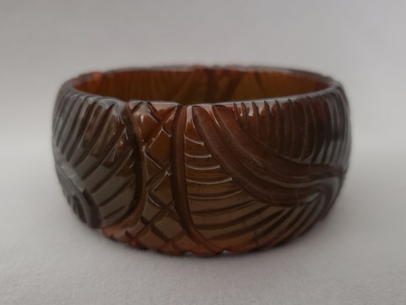 1930s Leaf Carved Prystal Green Bakelite Bangle |… - image 4