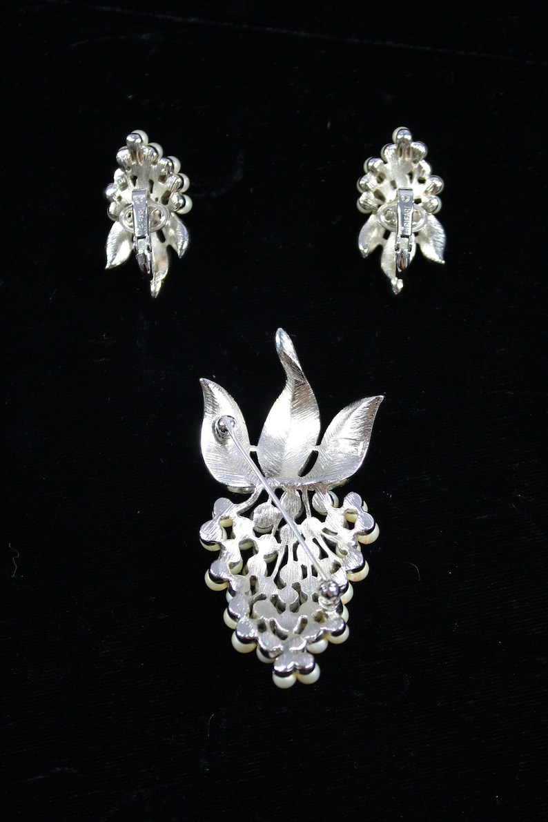 1960s Crown Trifari Pearl Grape Cluster Brooch and Earrings 60s Vintage Silver Tone and Pearl Jewelry Set