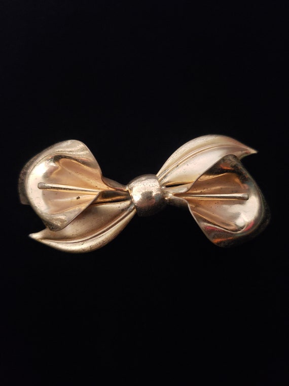 1940s Gold Tone Calla Lily Bow Brooch | 40s Flora… - image 1