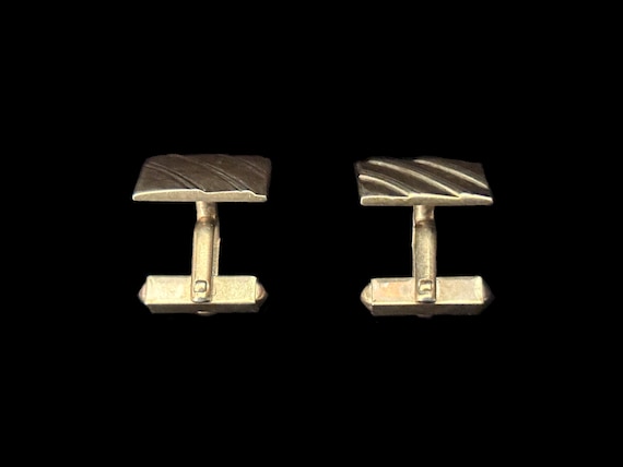 1940s Gold Tone Rectangular Embossed Cuff Links b… - image 6