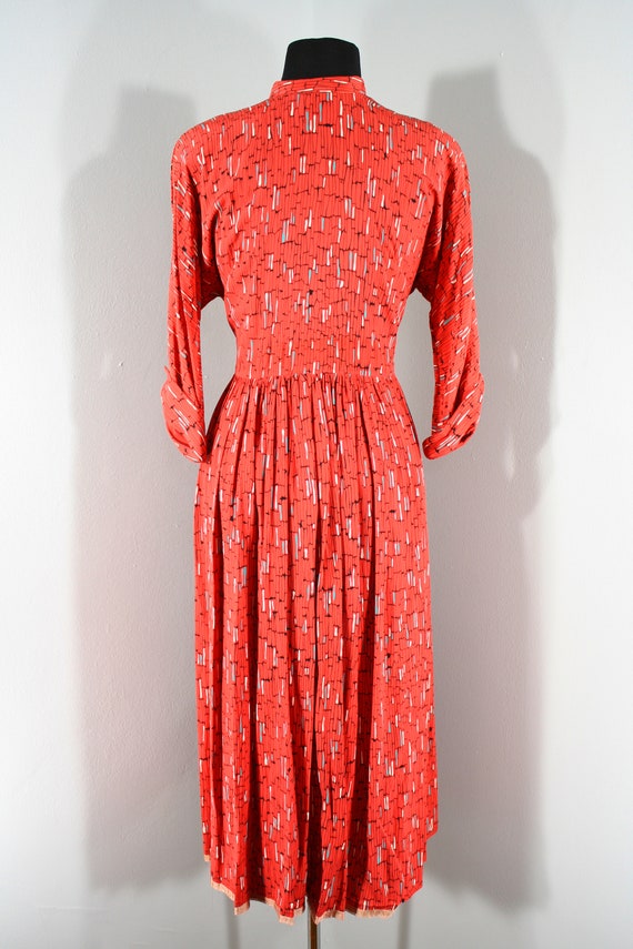 1940s Red Rayon Abstract Print Dress, Small to Me… - image 7