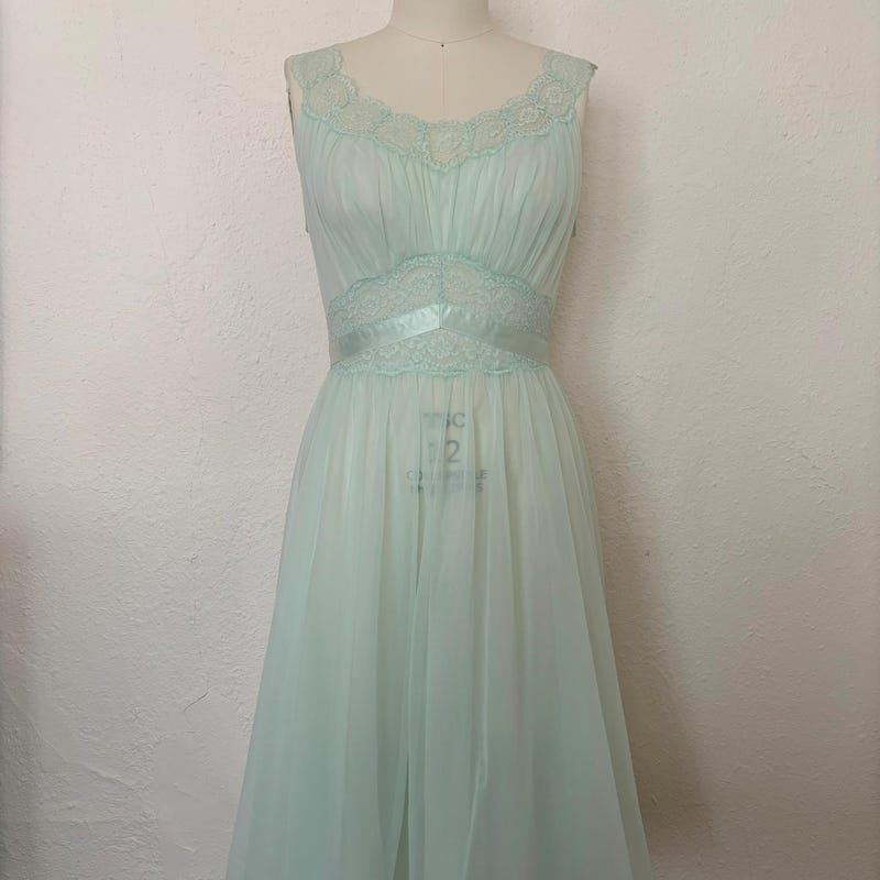 1940s Blue Daffodil Print Nightgown