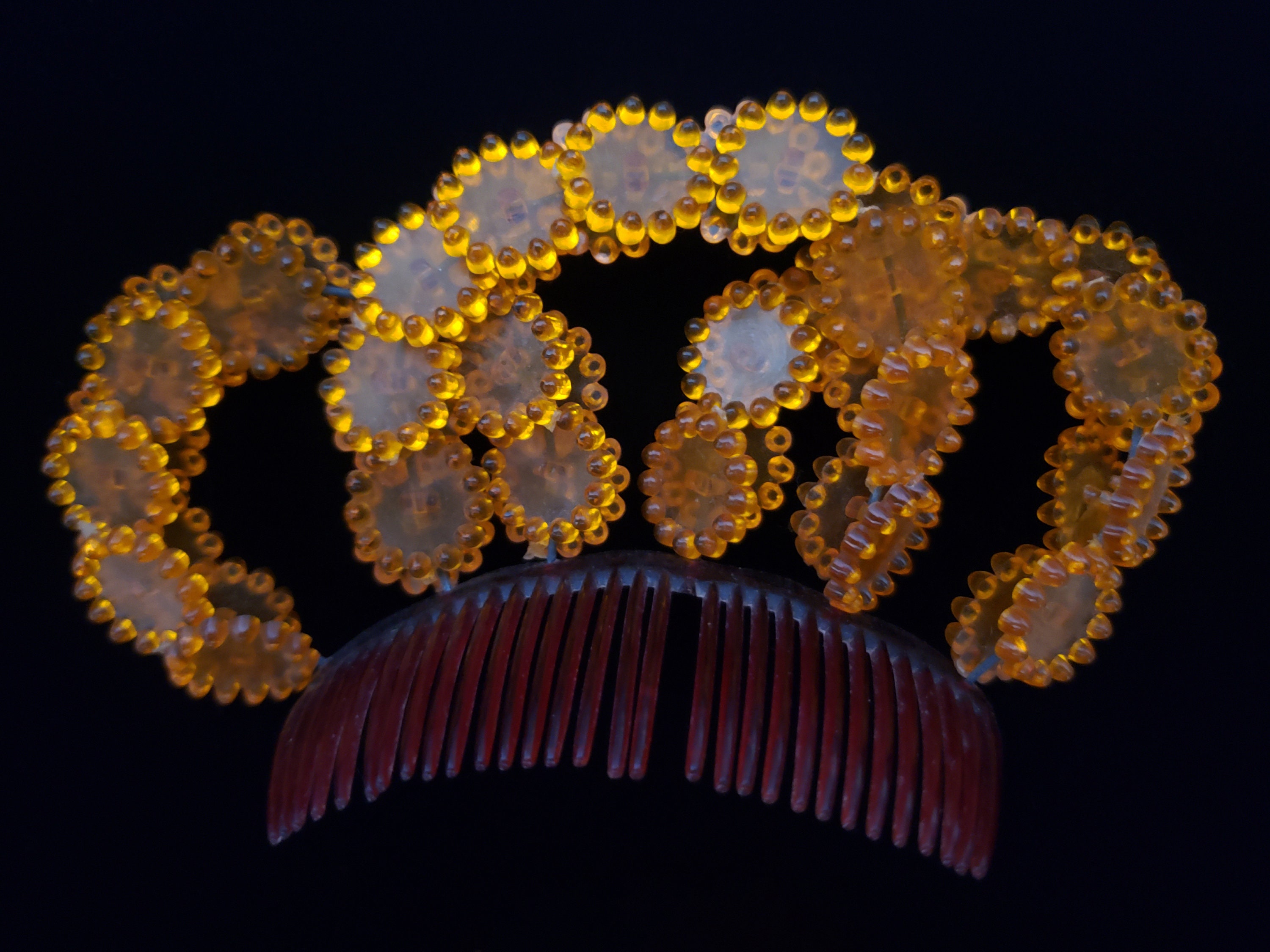 1940s Golden-amber Decorative Hair Comb Pair | 40s Vintage  display picture 1