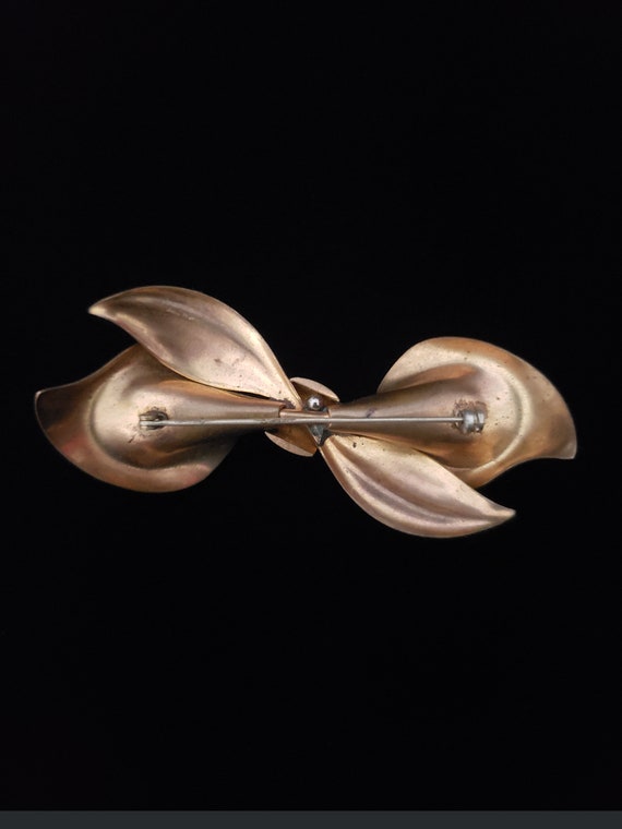 1940s Gold Tone Calla Lily Bow Brooch | 40s Flora… - image 4