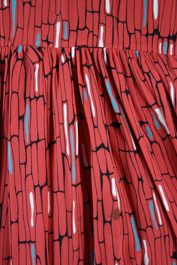 1940s Red Rayon Abstract Print Dress, Small to Me… - image 9