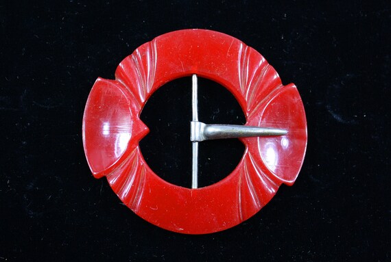 1930s Carved Cherry Bakelite Buckle | 30s Vintage