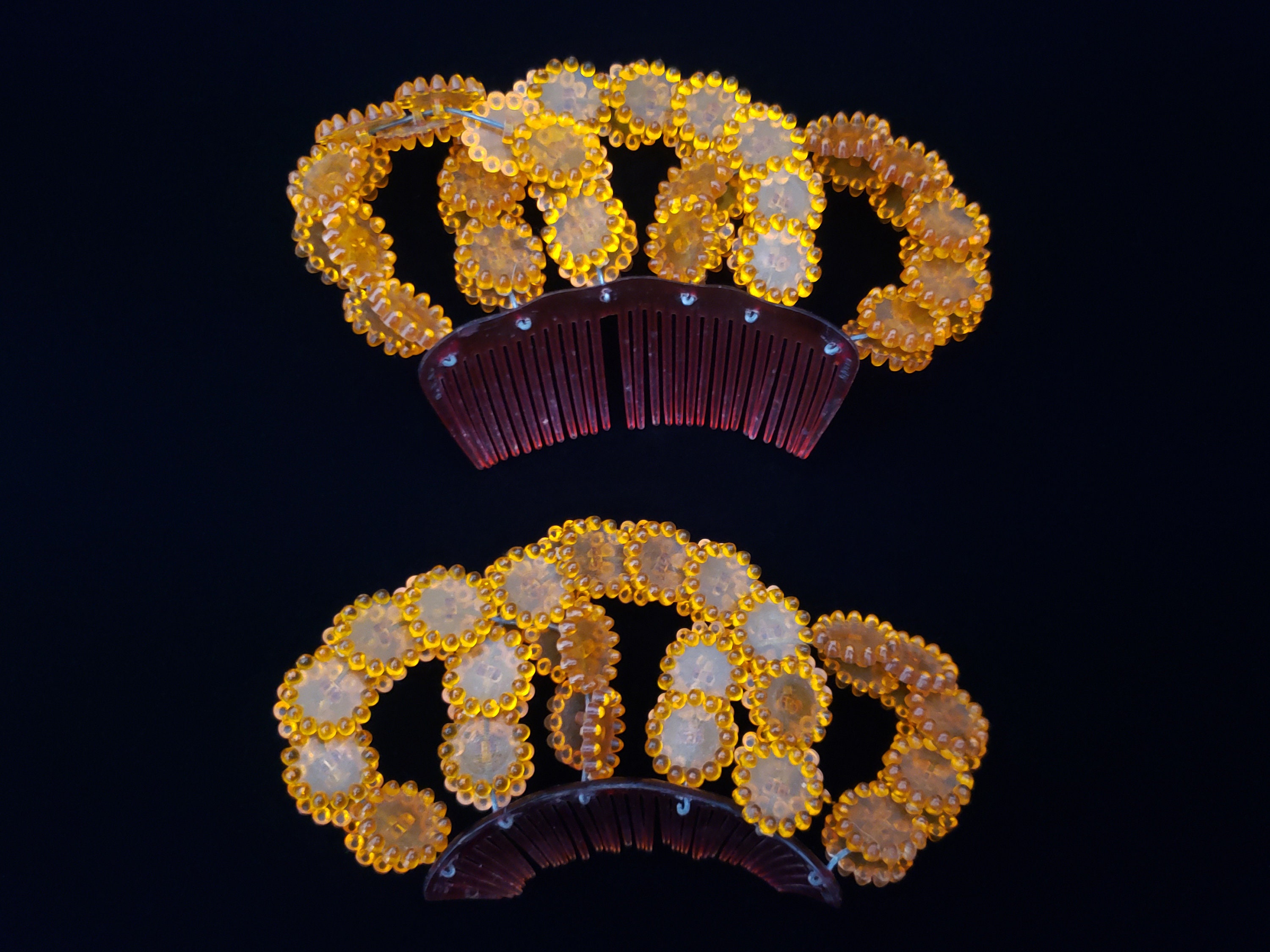 1940s Golden-amber Decorative Hair Comb Pair | 40s Vintage  display picture 3