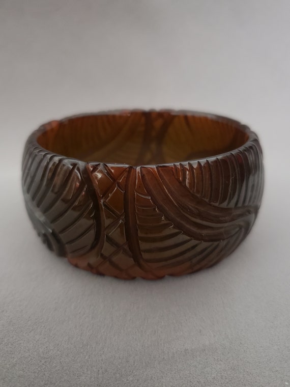 1930s Leaf Carved Prystal Green Bakelite Bangle |… - image 5