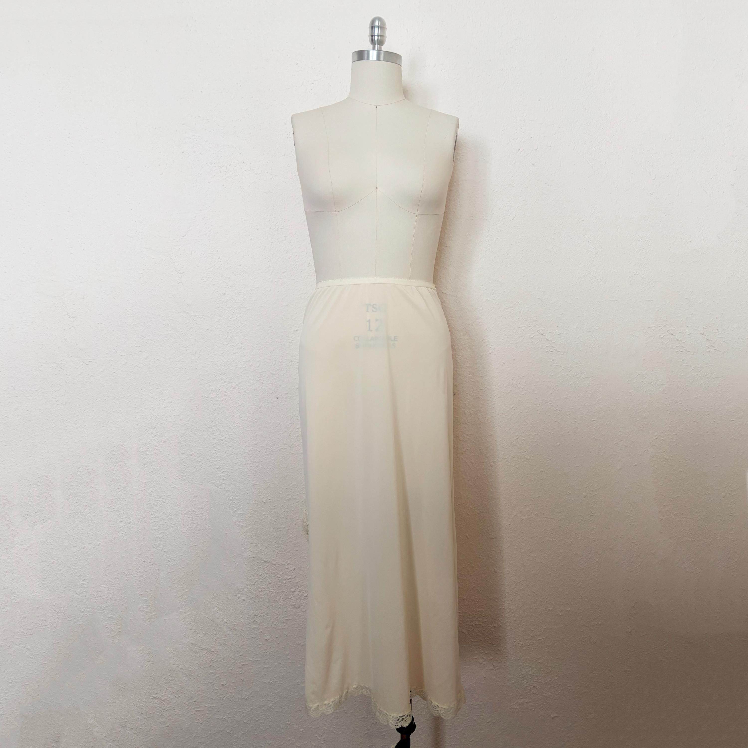 fitted lace wedding dress Nahanee Cream Satin Ruffle Maxi Dress - US 6 main image 0