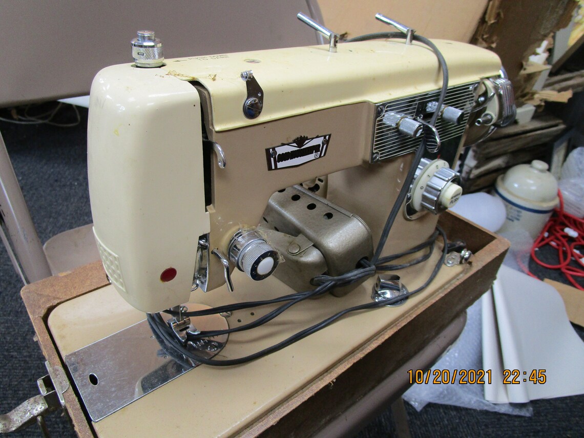 Vintage Good Housekeeper Sewing Machine Etsy