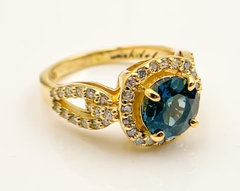 18k Gold lab grown diamond Ring and natural London topaz