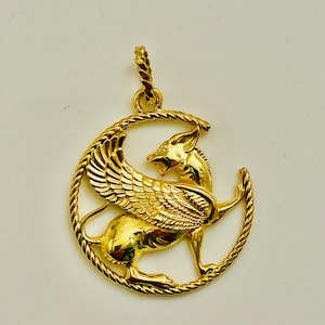 18k Gold old Empire Hakhamanesi  emblem  shir e baldar