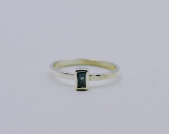 18k gold ring with  Rectangle stones
