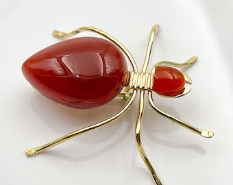 18k gold ant with agate