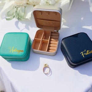 Boîte à bijoux personnalisée, étui à bijoux de voyage, organisateur de bijoux avec prénom, jolis cadeaux de fête des mères pour elle, boîte à bijoux carrée minimaliste