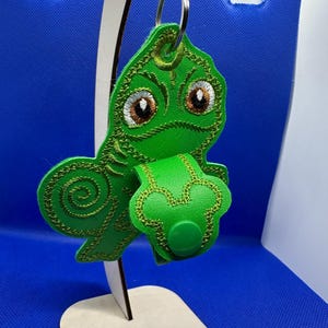 Pascal lézard caméléon Raiponce aux cheveux longs princesse amie mickey mouse inspiré Disney support d'oreille ou support pour tour de cou, sac, ceinture.