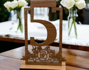 Numéros de table de mariage - Pour votre journée spéciale - Personnalisez votre décoration de mariage avec ces numéros de table - Numéros de table floraux gravés au laser