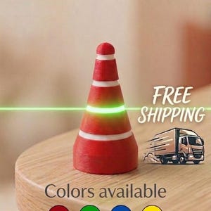 Puede incluir: Un marcador de nivel láser rojo con base magnética. El dispositivo tiene forma de cono con rayas blancas y emite un haz láser verde. El texto "Laser level marker Magnetic base" es visible. Colores disponibles: rojo, verde, azul y amarillo.